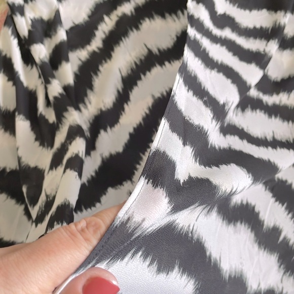 Violet & Claire Zebra Print Bubble Style Top - Picture 4 of 7